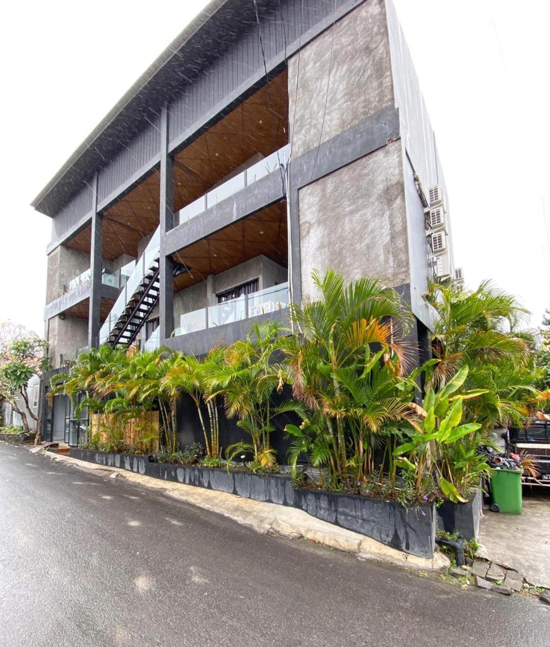 Escotel Krisnantara Canggu Esterno foto